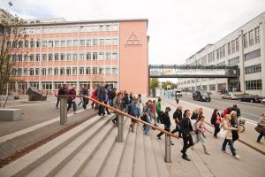 Studenten nach Vorlesung