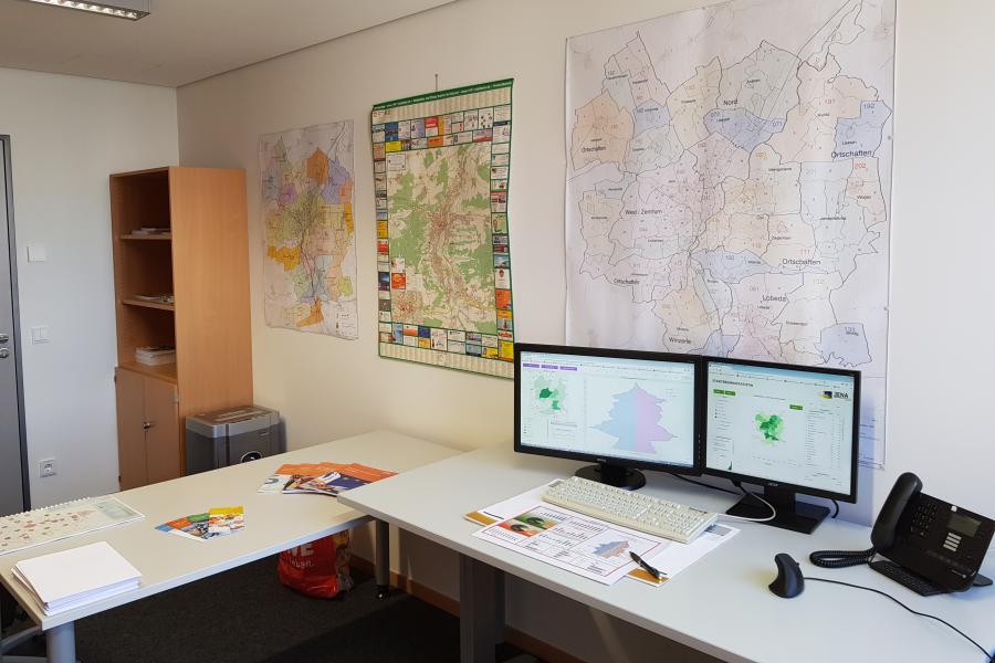 Auf dem Bild ist ein Arbeitsplatz im Bereich Controlling und Staistik zu sehen.